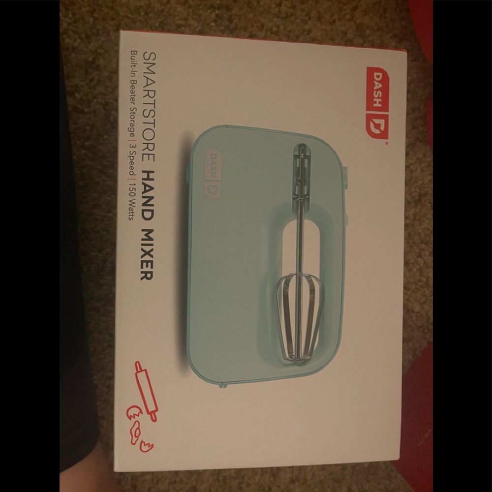 Dash hand mixer in aqua